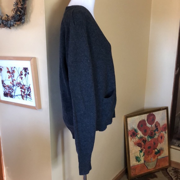Vintage LORD & TAYLOR  Size Medium 100% Pure New Wool Deep-V Button Cardigan NEW - Picture 6 of 15